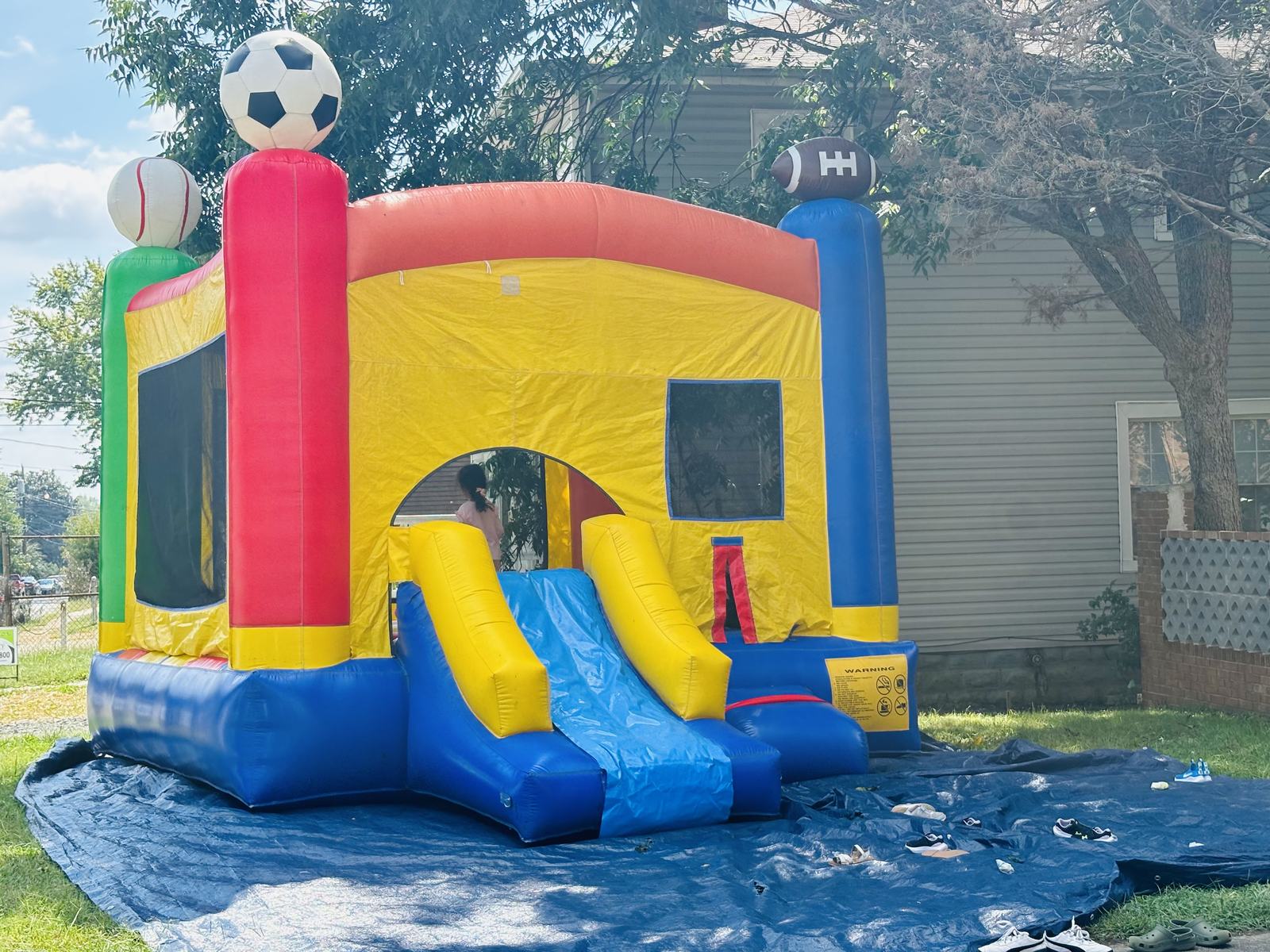 Inflable para niños en un evento comunitario de la iglesia